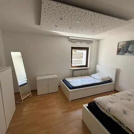 Erdgeschosswohnung Neben Schloss Blutenburg Mit Privatem Garten Munich Extérieur photo