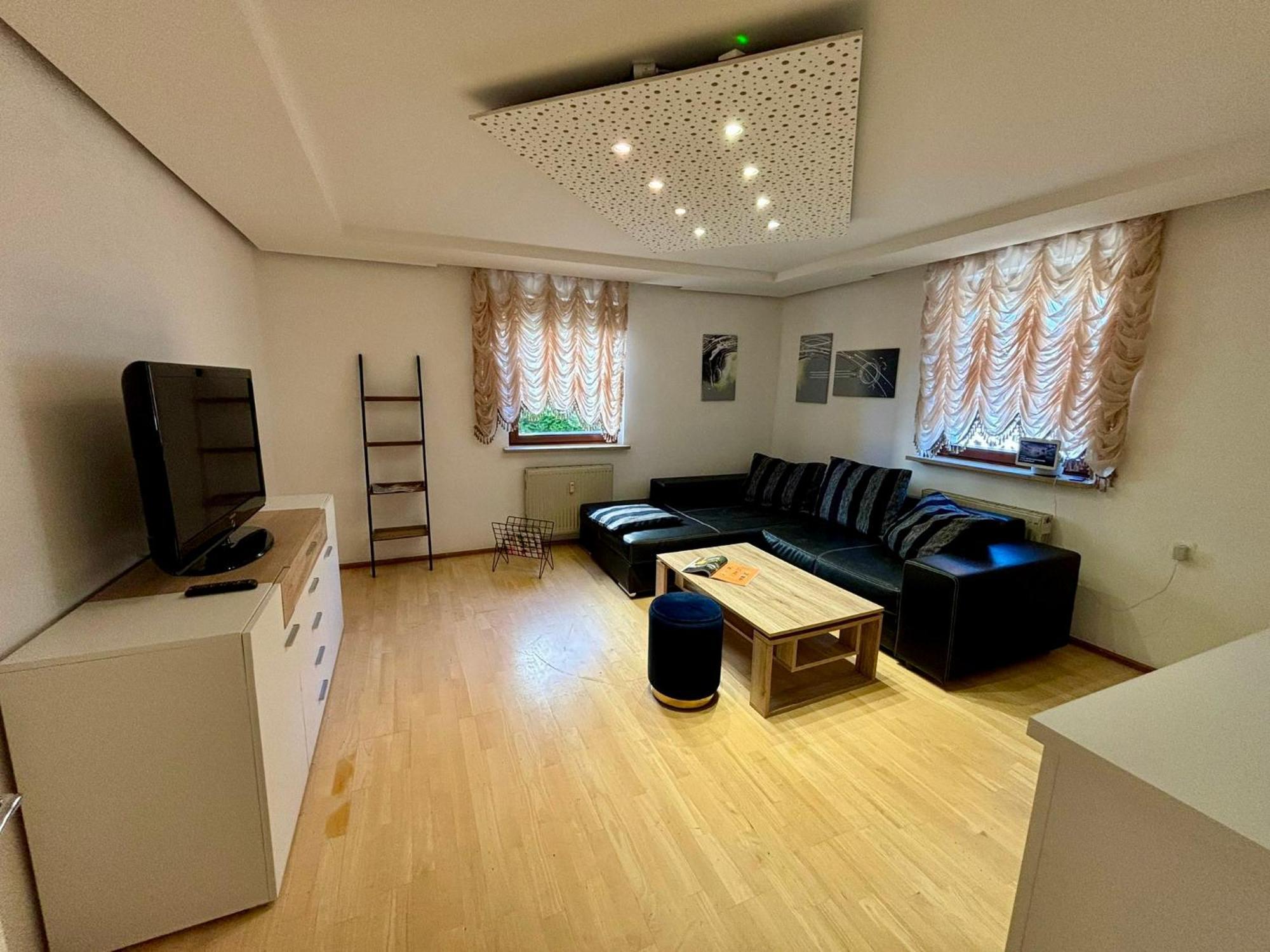Apartment Erdgeschosswohnung Neben Schloss Blutenburg Mit Privatem Garten München
